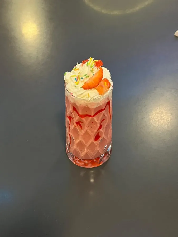 ÇİLEKLİ MİLKSHAKE